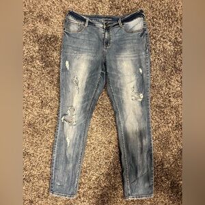 Maurice’s skinny jeans in great condition.
